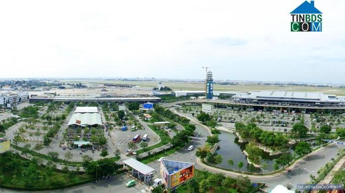 Đứng từ căn hộ Sky Center có thể thấy được cảnh sân bay Tân Sơn Nhất