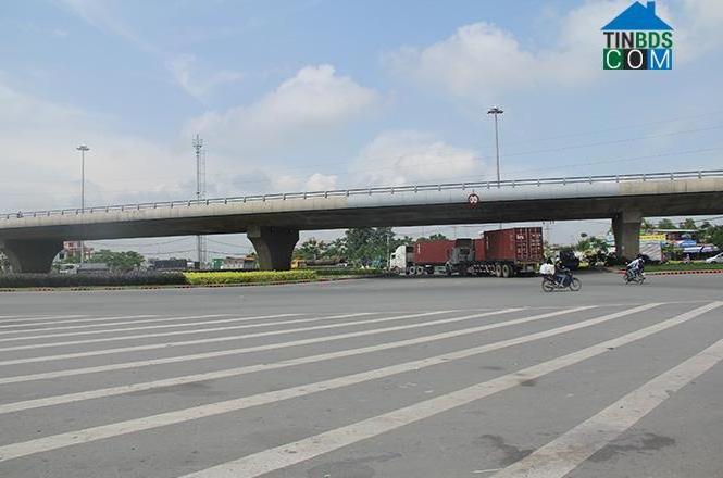 Đường dẫn lên cao tốc Trung Lương tại vòng xoay Nguyễn Văn Linh - Quốc lộ 1A