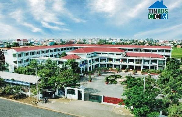 Trường PTTH Tân Hưng Thuận