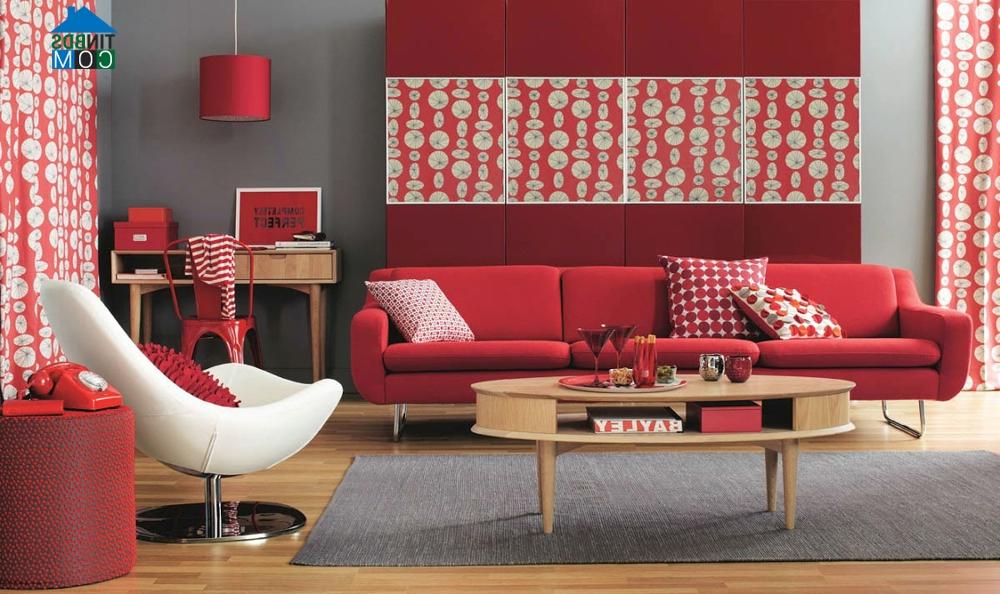 Bộ ghế sofa đỏ sẽ là điểm nhấn đắt giá cho phòng khách