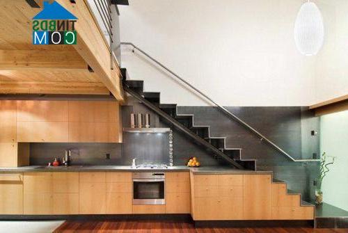 Ảnh Thiết kế bếp tiện nghi dưới gầm cầu thang hẹp