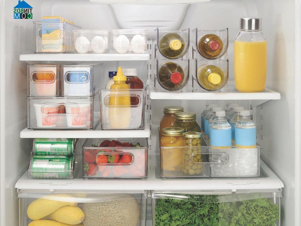 Hãy dùng các hộp nhỏ, ngăn chia trong tủ lạnh để tăng khả năng lưu trữ