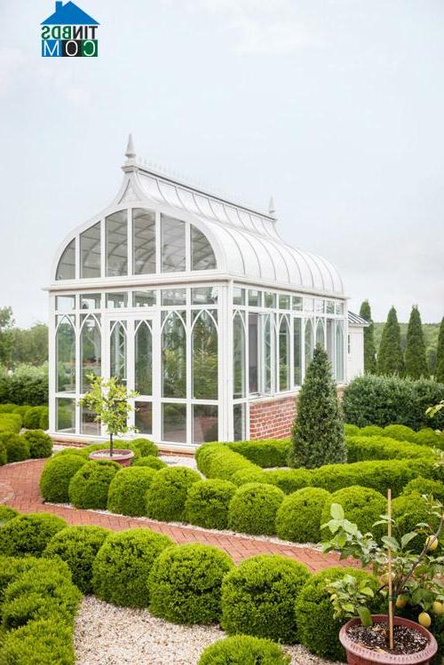 Vườn nhà đẹp cũng tạo cảm hứng cho Elizabeth Locke trong công việc
