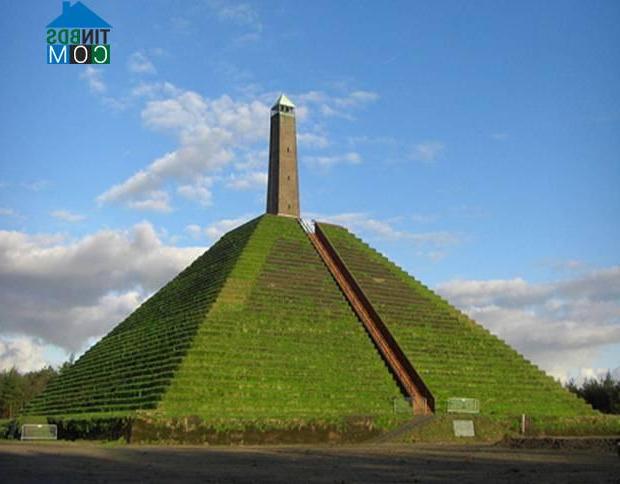 Ảnh Kim tự tháp duy nhất ở châu Âu xây trong 27 ngày