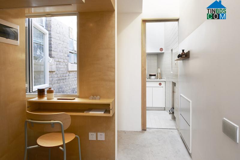 Phòng bếp được bố trí riêng biệt ở cuối hành lang