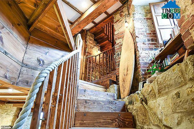 Cầu thang xoắn ốc là thiết kế khiến Jimmy tự hào nhất, nơi sẽ hé mở tới những 
 không gian lãng mạn và kỳ diệu khác trong ngôi nhà