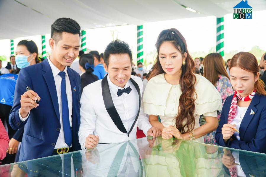 Vợ chồng Lý Hải - Minh Hà tại Lễ giới thiệu Phân khu Hưng Gia