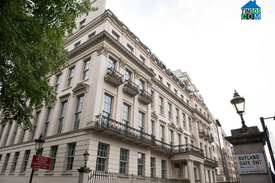 Căn "siêu biệt thự" rộng 5.800m2 ở London được tỷ phú bất động sản Hồng Kông Cheung Chung-kiu mua với giá 200 triệu bảng đầu năm 2020. Ảnh: AFP 