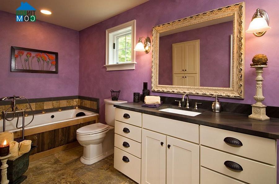 Không gian phòng tắm tuyệt đẹp nhờ sự kì diệu của sắc tím