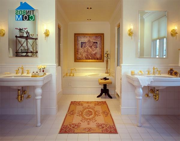 Màu vàng đặc biệt thích hợp với những phòng tắm dùng sắc trắng làm chủ đạo