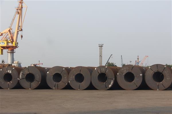 Giá sắt thép nhập khẩu bật tăng mỗi tấn hơn 3 triệu đồng