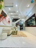 Bán gấp nhà mặt ngõ 171 Nguyễn Ngọc Vũ. 5 tầng, MT: 5 mét, giá 3.8 tỷ.
