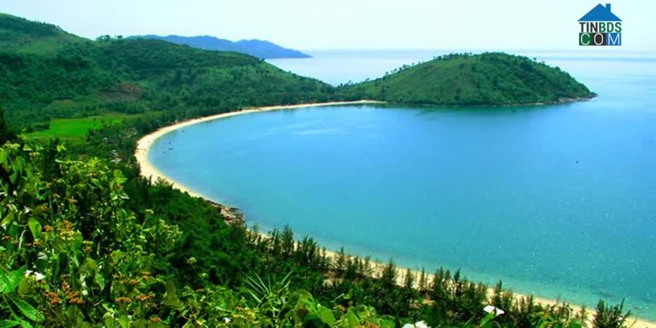  Khu du lịch sinh thái Làng Vân là một địa điểm thiên nhiên tuyệt vời tọa lạc tại điểm cuối đại lộ Nguyễn Tất Thành