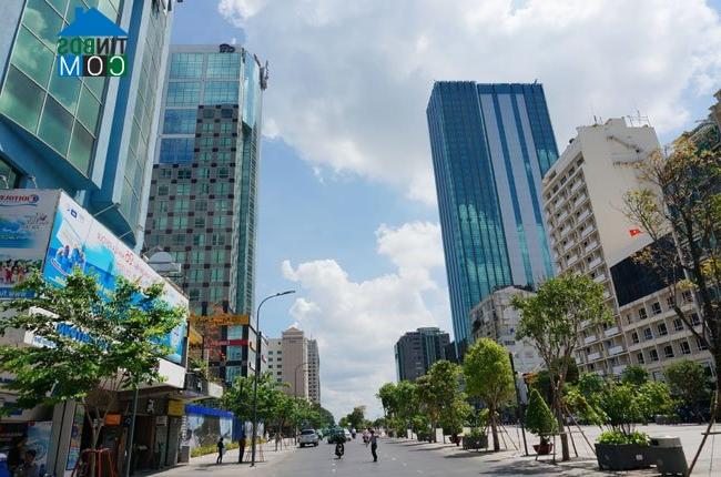Ảnh Giá thuê mặt bằng đường Nguyễn Huệ tăng chóng mặt