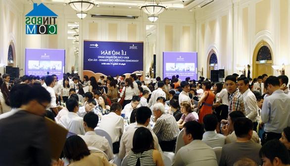Ảnh Môi giới chèo kéo khách mua nhà kiếm 15 triệu/giờ
