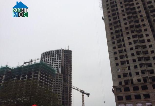 Ảnh Chủ đầu tư Hà Nội tăng giá là để chống "ế"?