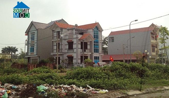 Ảnh Đất ven cầu Nhật Tân đang bị "thổi" giá?