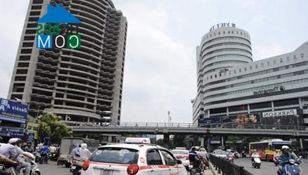 Sau khi di dời nhà máy, các cao ốc lại đua nhau mọc lên. Ảnh: Tuấn Minh