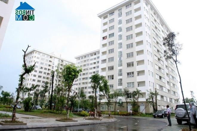 Ảnh Đi xe sang vẫn tranh mua nhà xã hội với dân nghèo