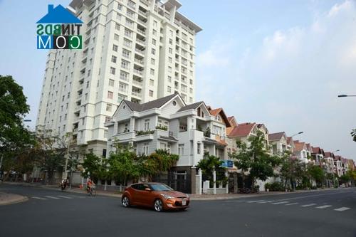 Việc cho người nước ngoài mua nhà ở VN được kỳ vọng sẽ kích thích thị trường bất động sản sôi động trở lại - Ảnh: D.Đ.M