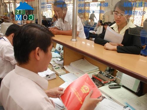 Ảnh Thu phí dịch vụ sẽ hạn chế “bôi trơn” khi làm sổ đỏ