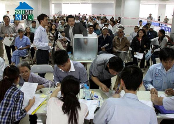 Ảnh Hàng nghìn hồ sơ xếp hàng mua căn hộ 600 triệu tại Hà Nội