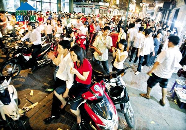 Ảnh Đất "vàng" Hồ Gươm mang số phận hẩm hiu, ám ảnh đại gia kinh kỳ