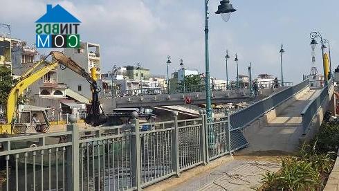 Ảnh Tp.HCM: Chi chít nhà mỏng, vẹo bên dòng kênh ngàn tỷ