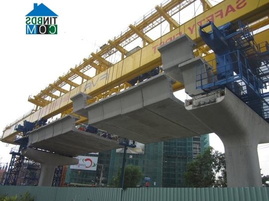 Ảnh Dự án Metro Bến Thành - Suối Tiên: Lắp dầm cầu đầu tiên