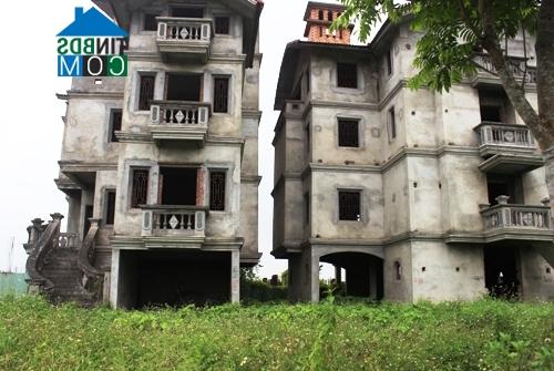 Ảnh Khu biệt thự Phương Viên: Tiền tỷ chôn vùi trong cỏ dại