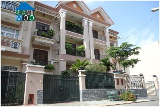 Mặt tiền biệt thự song lập trong khu dân cư Vĩnh Tân