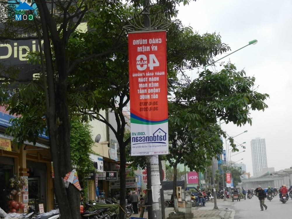 Áp phích chào mừng Kỷ niệm 40 năm ngày Giải phóng hoàn toàn Miền Nam thống nhất đất nước trên đường Nguyễn Trãi - Trần Phú, Hà Đông, Hà Nội