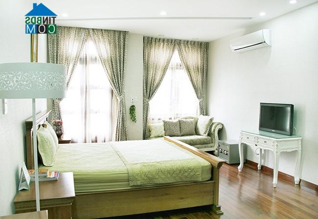 Phòng ngủ hiện đại mang âm hưởng cổ điển theo ý chủ nhân