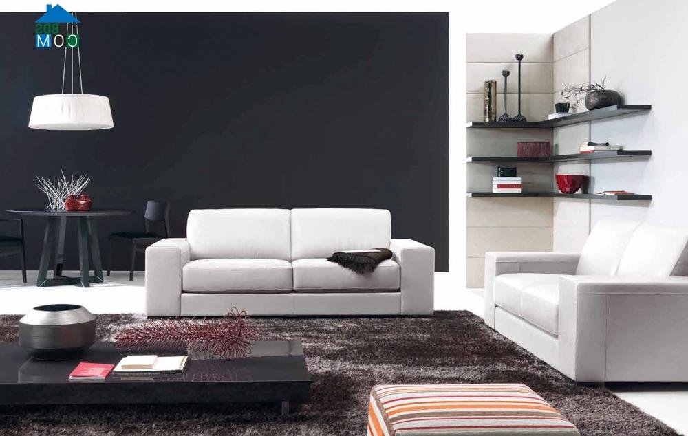 Căn phòng sẽ trở nên rộng rãi hơn với một bộ sofa gam màu trắng