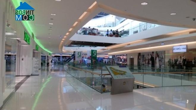 Ảnh Tp.HCM: Khách đến trung tâm thương mại chủ yếu để...hóng mát!