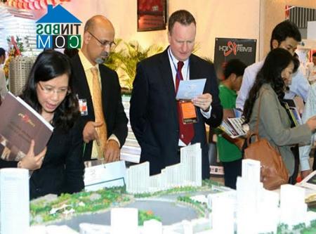 Hiện trong số 90 ngàn người nước ngoài đang sống tại Việt Nam, mới chỉ có 70 người mua nhà. Ảnh: Dân Trí