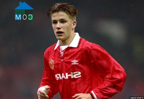 Sau khi kí hợp đồng với Manchester United không lâu, David Beckham đã tậu ngôi nhà đầu tiên của mình