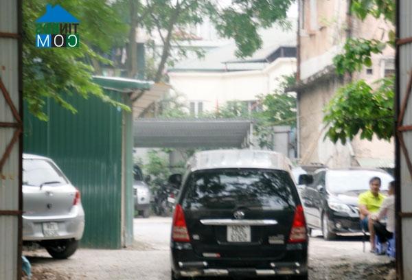 Khu đất này được tận dụng làm thành bãi đỗ xe ô tô