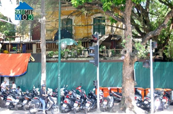 Ảnh Cận cảnh biệt thự Pháp bỏ hoang giữa lòng Hà Nội
