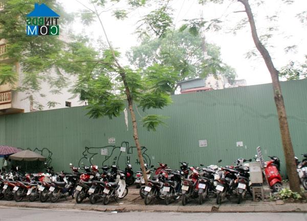 Khu đất còn là bãi trông xe vỉa hè