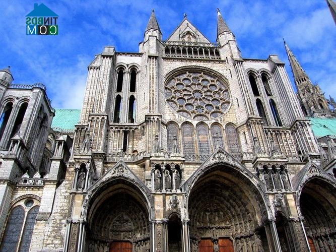 Ảnh Kiến trúc Gothic tuyệt đẹp của Nhà thờ Đức Bà Chartres, Pháp