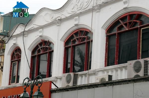Ngôi nhà này hiện nay đã xuống cấp rất nhiều