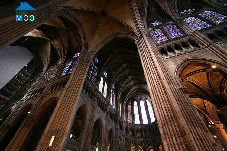 Ảnh Kiến trúc Gothic tuyệt đẹp của Nhà thờ Đức Bà Chartres, Pháp