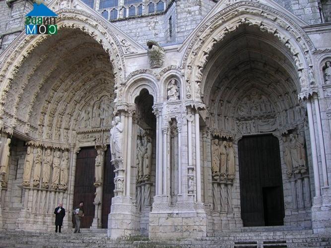 Ảnh Kiến trúc Gothic tuyệt đẹp của Nhà thờ Đức Bà Chartres, Pháp