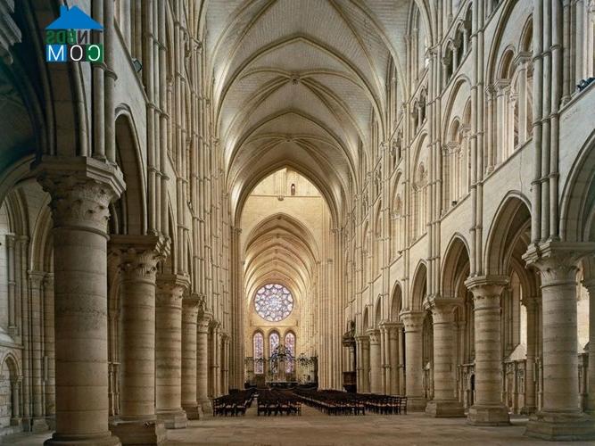 Image ảnh Kiến trúc Gothic tuyệt đẹp của Nhà thờ Đức Bà Chartres, Pháp