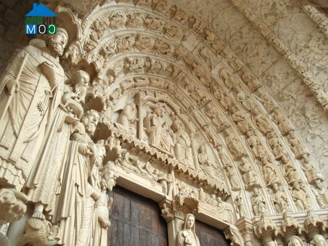 Image ảnh Kiến trúc Gothic tuyệt đẹp của Nhà thờ Đức Bà Chartres, Pháp