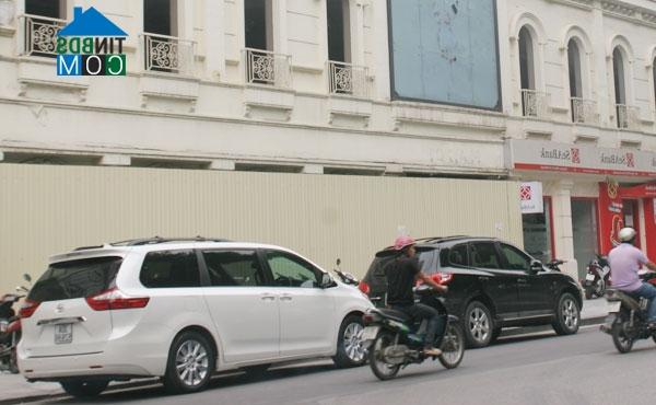 Mặt tiền khu đất trở thành bãi đỗ xe