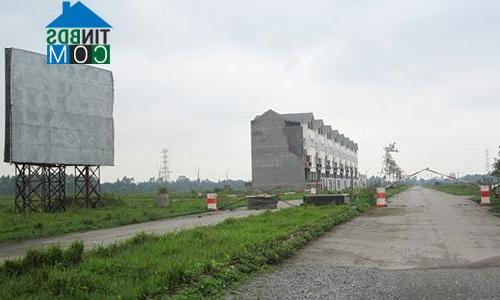 Ảnh Nhà đầu tư bất động sản vẫn mắc kẹt tại Mê Linh