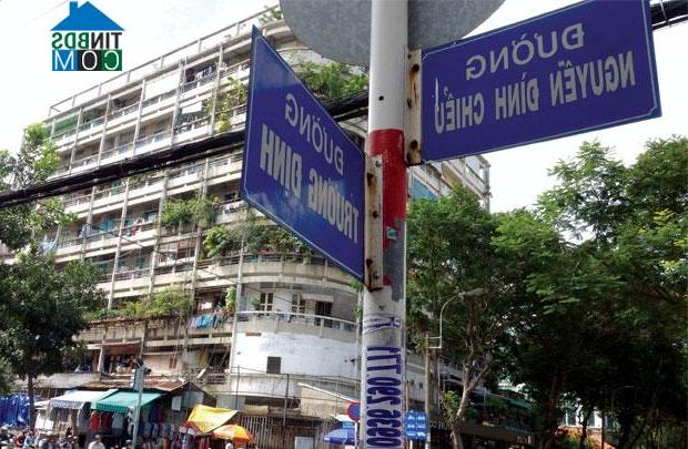 Ảnh Tp.HCM: Đầu tư chung cư cũ không phải "miếng" ngon