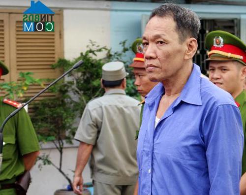 Bị cáo Nguyễn Văn Tấn đã ra tòa đầu thú sau nhiều năm bỏ trốn. Ảnh: C. T